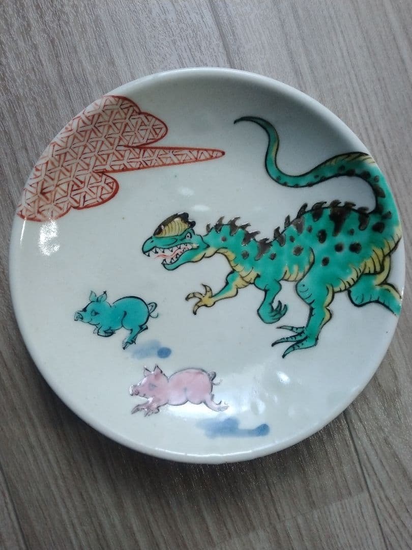 松浦コータロー 蓋の立派なディメトロドンや 色鮮やかで繊細な絵付けが美しい 松浦