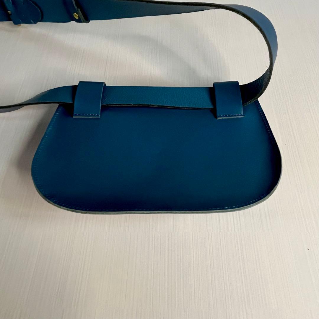 IL BISONTE カウハイド レザー ボディバックウエストバッグブルー