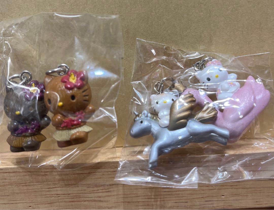 超レア❤️ガングロキティハワイアン二色&ペガサスとスワンキティチャーム ハローキティ 日焼けキティ ハワイアン雑貨 ハワイ雑貨 ハワイ限定