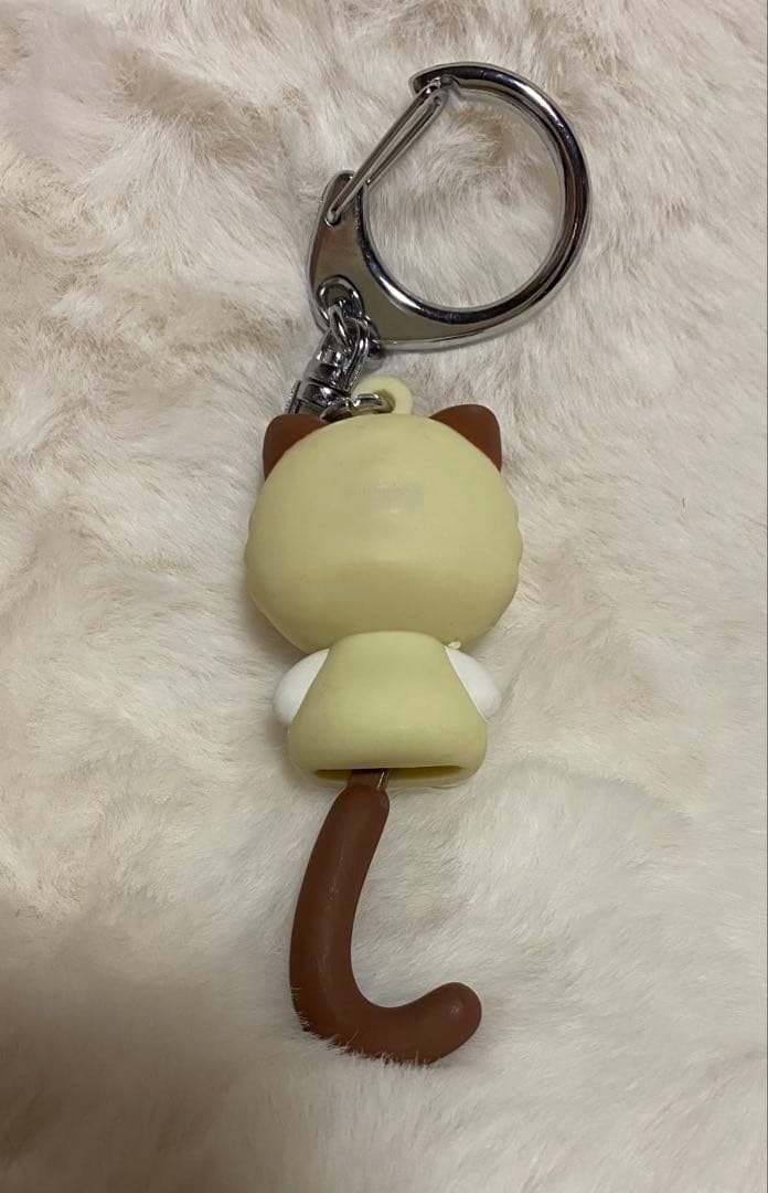 ハローキティー しっぽ倶楽部 ネコ キーホルダー - メルカリ