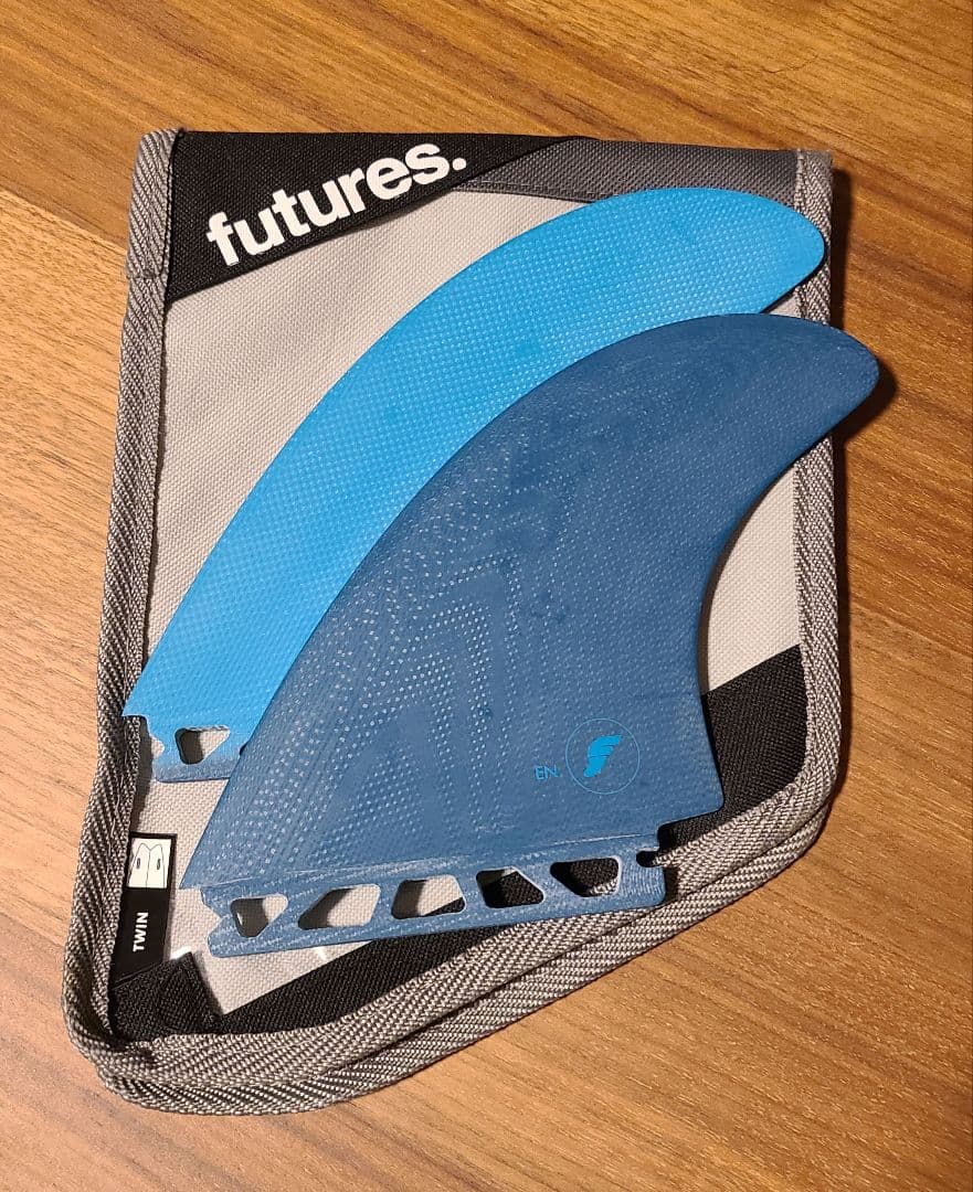 futures. EN Twin フューチャーフィン　ツインフィン stradiy_en-reverse