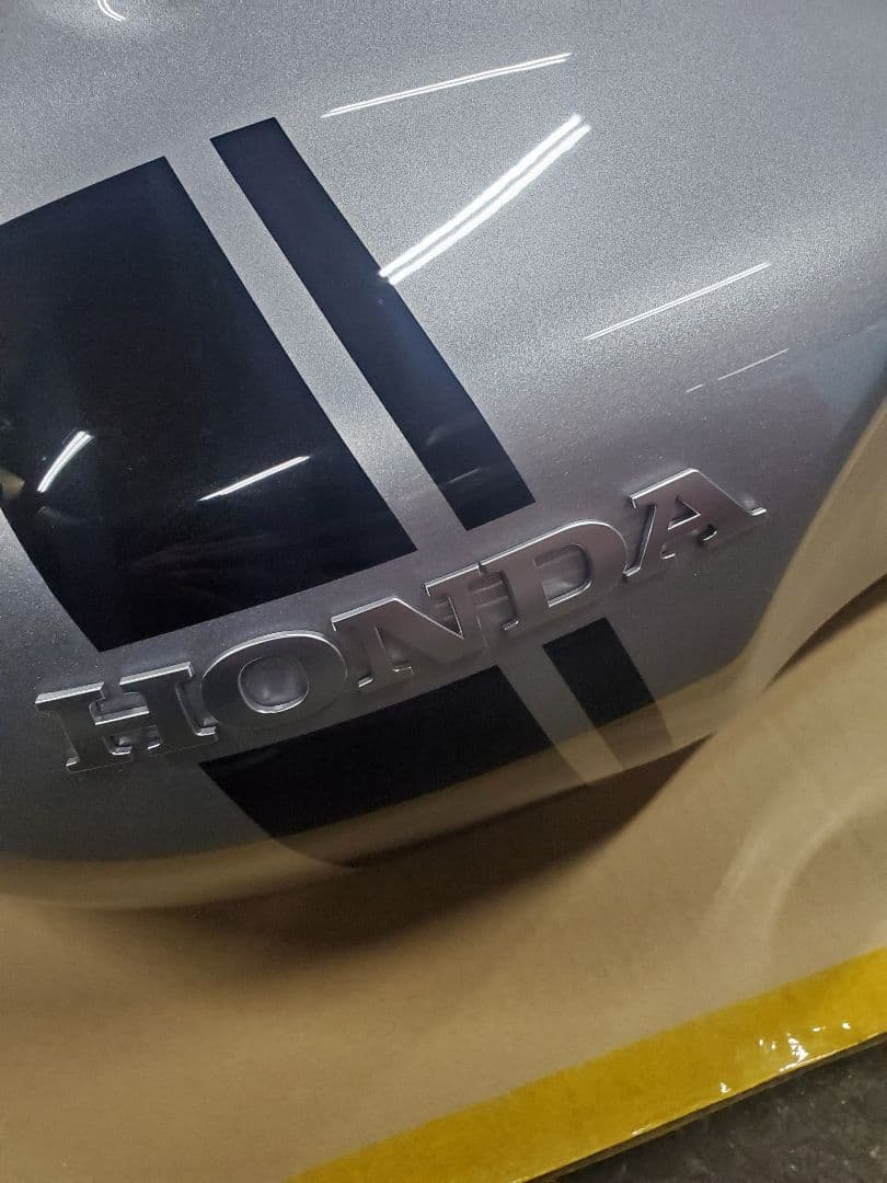 ホンダ CB1100RS用 純正タンク サイドカバー 美品 - メルカリ