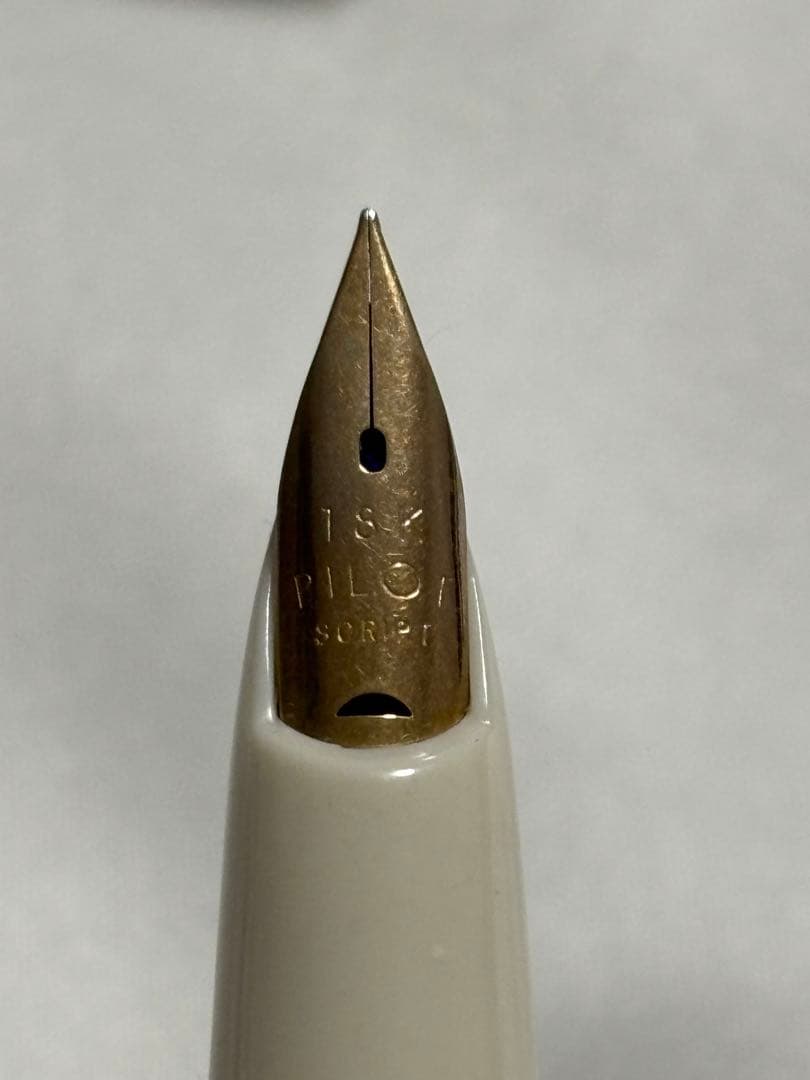 PILOT ´70s Elite 新品万年筆 18K スクリプト 細字