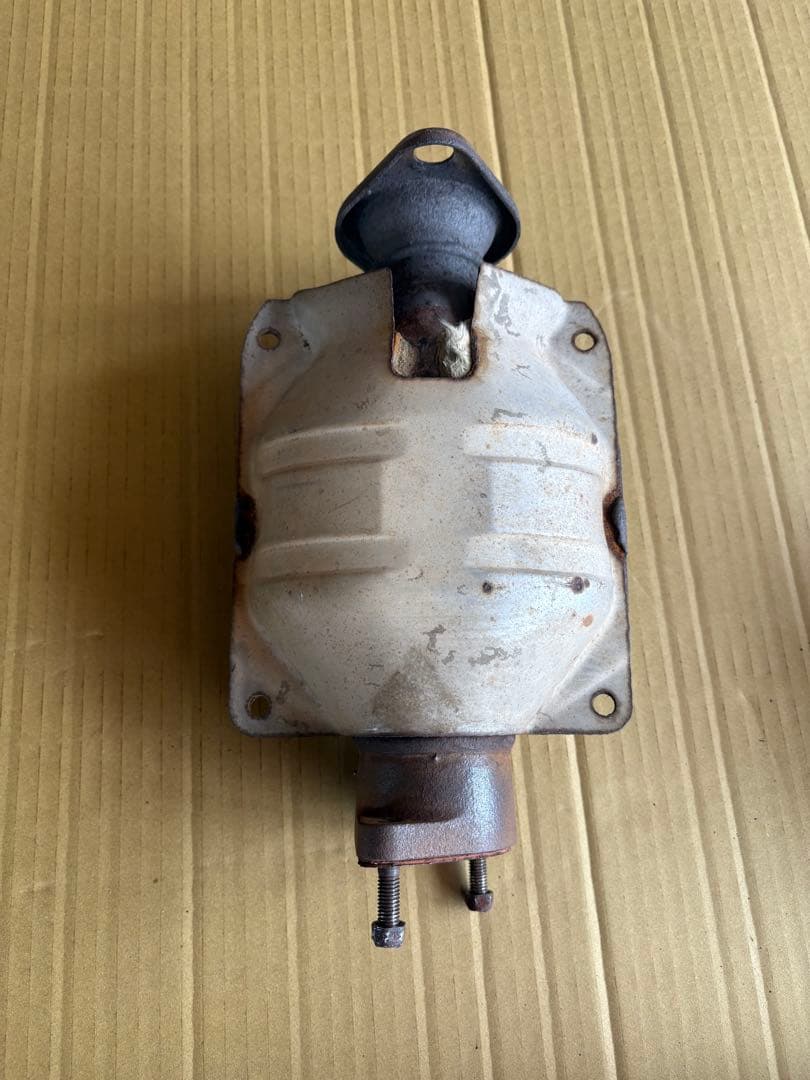 三菱　U62T （ミニキャブ）触媒 U62T【触媒/エキパイ】MR464475 H13 三菱 ミニキャブトラック U61T
