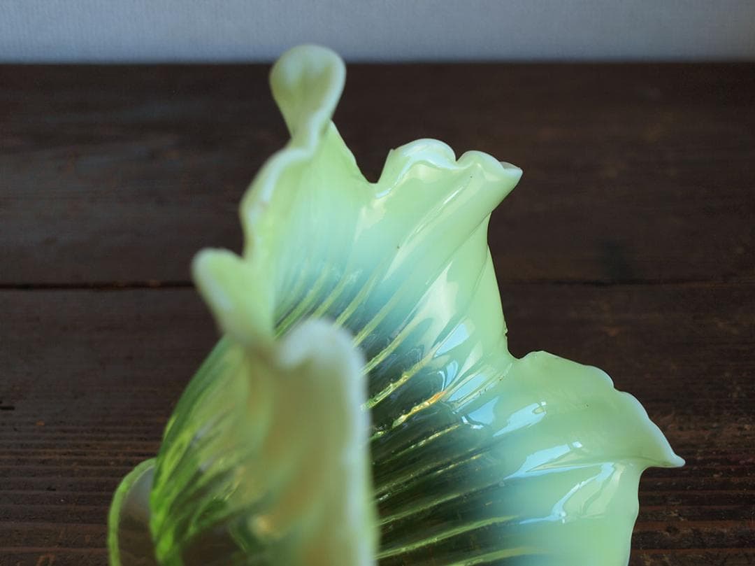 ウランガラス フリルガラス ランプシェード ヴァセリンガラス 電傘