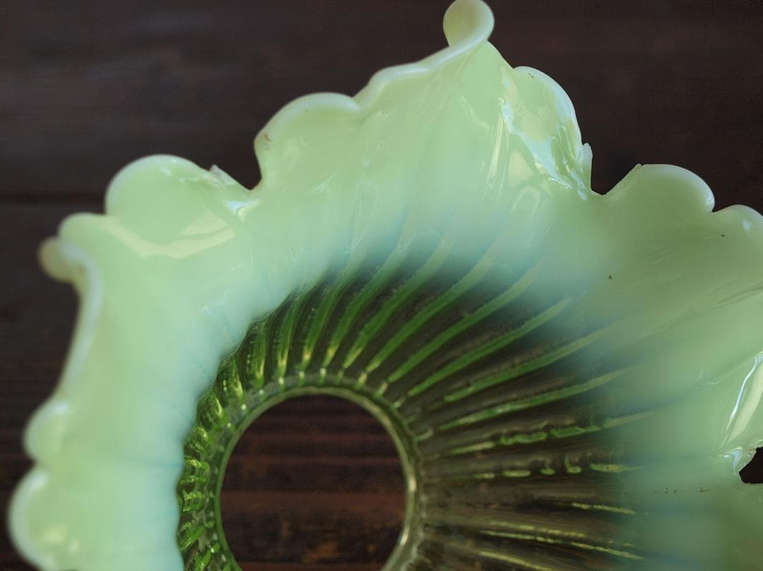 ウランガラス フリルガラス ランプシェード ヴァセリンガラス 電傘