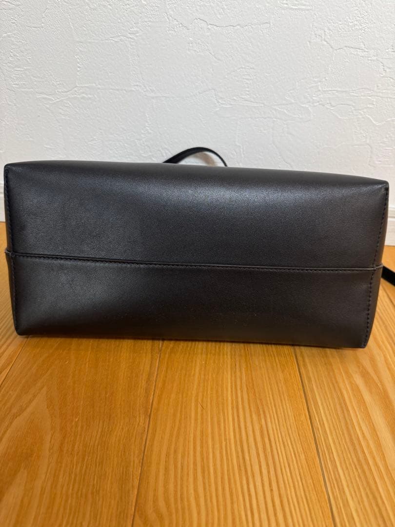 ETRE TOKYO ナローショルダーランドスケープレザーバッグ ブラック