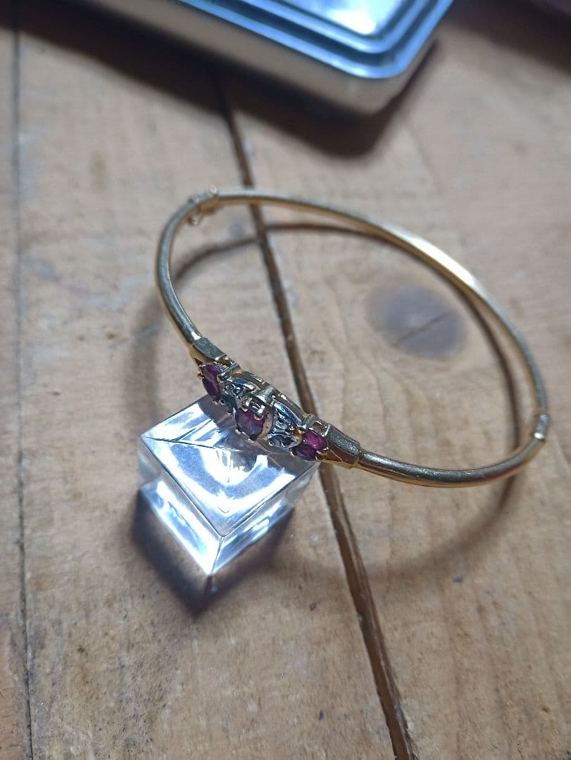 14金ゴールド14kバングル ルビー、ダイヤ付き レトロアンティーク お姫様系 14金ゴールド14kバングル ルビー、ダイヤ付き レトロアンティーク