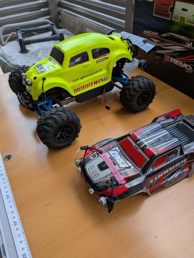 トラクサスEレボ1/16 更に変更しました。ボデーは、1台を、選択し