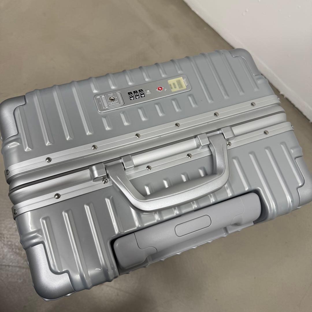 リベティ シルバー S 40L 機内持ち込み可能 Libetee アウトレ