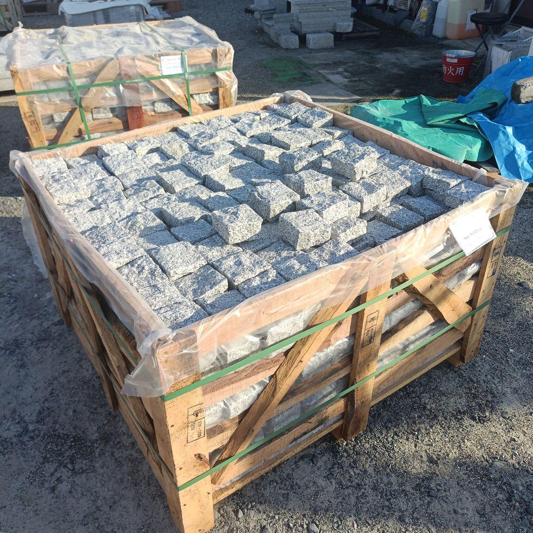 ベトナム産白半丁掛けピンコロ9✕9✕5センチ一箱1000個入り ベトナム産 1丁掛けピンコロ(錆) 9×9×9/㎝ 1箱(500ヶ入り) バラ売り