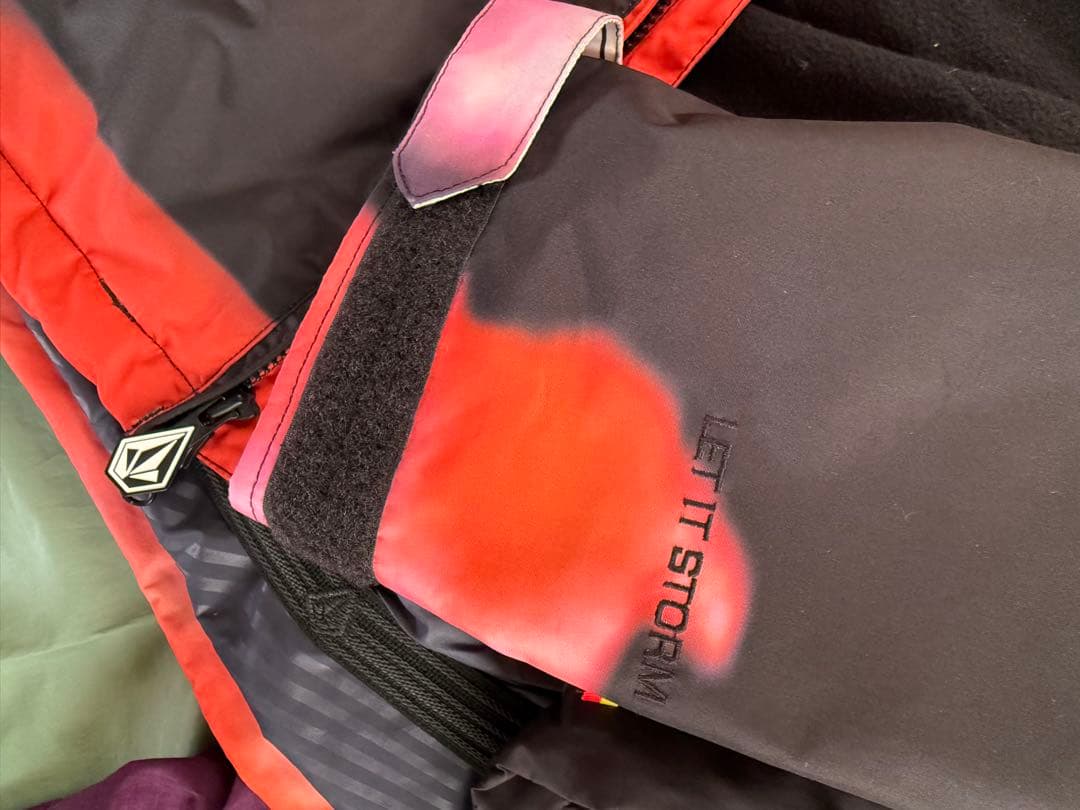 Volcom スノーボードウェア 子ども用 ボルコムオリジナル 限定カラ一