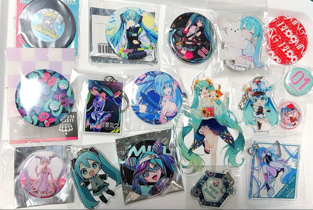 初音ミク　マジカルミライ　KAITO 缶バッジ　アクリルスタンド　ラスカル　特典 初音ミク マジカルミライ KAITO 缶バッジ アクリルスタンド ラスカル 特典