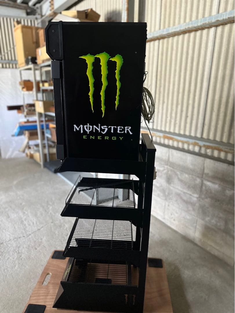 お値下げしました》 モンスターエナジー 冷蔵庫＋ラック - メルカリ