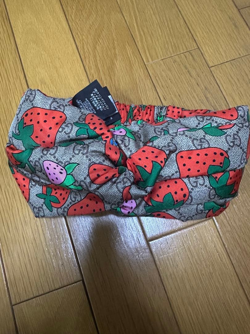 グッチ GG ストロベリー ヘアバンド・ターバン／シルク　保存袋付き GG グッチ GUCCI ストロベリープリント ヘッドバンド ターバン ヘア