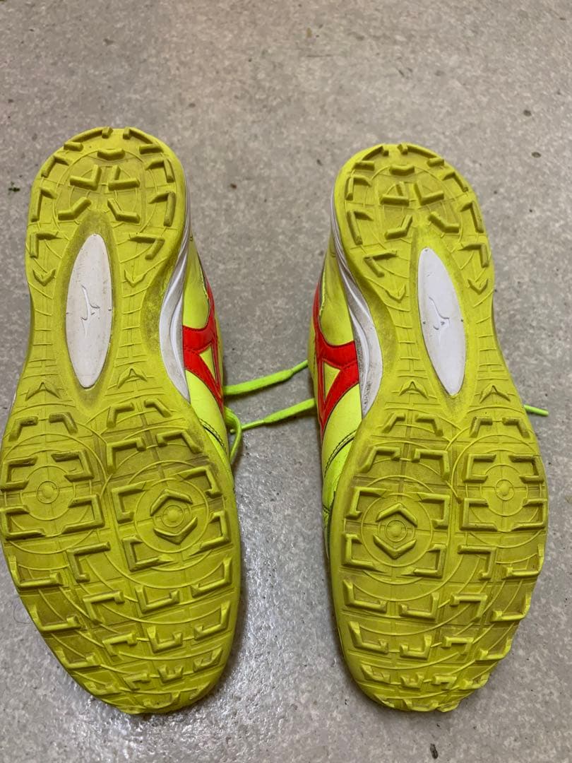 MIZUNOミズノモレリアサラJAPAN TF 26.0cm（イエロー）