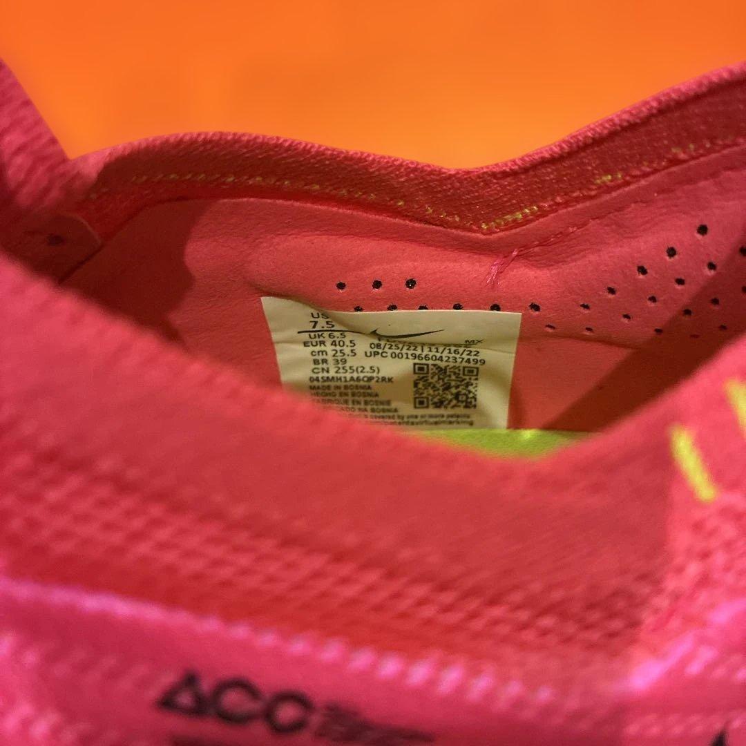 新品☆NIKEナイキズームヴェイパー15エリート　25.5cm サッカーピンク