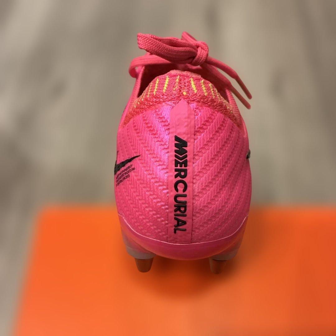 新品☆NIKEナイキズームヴェイパー15エリート　25.5cm サッカーピンク