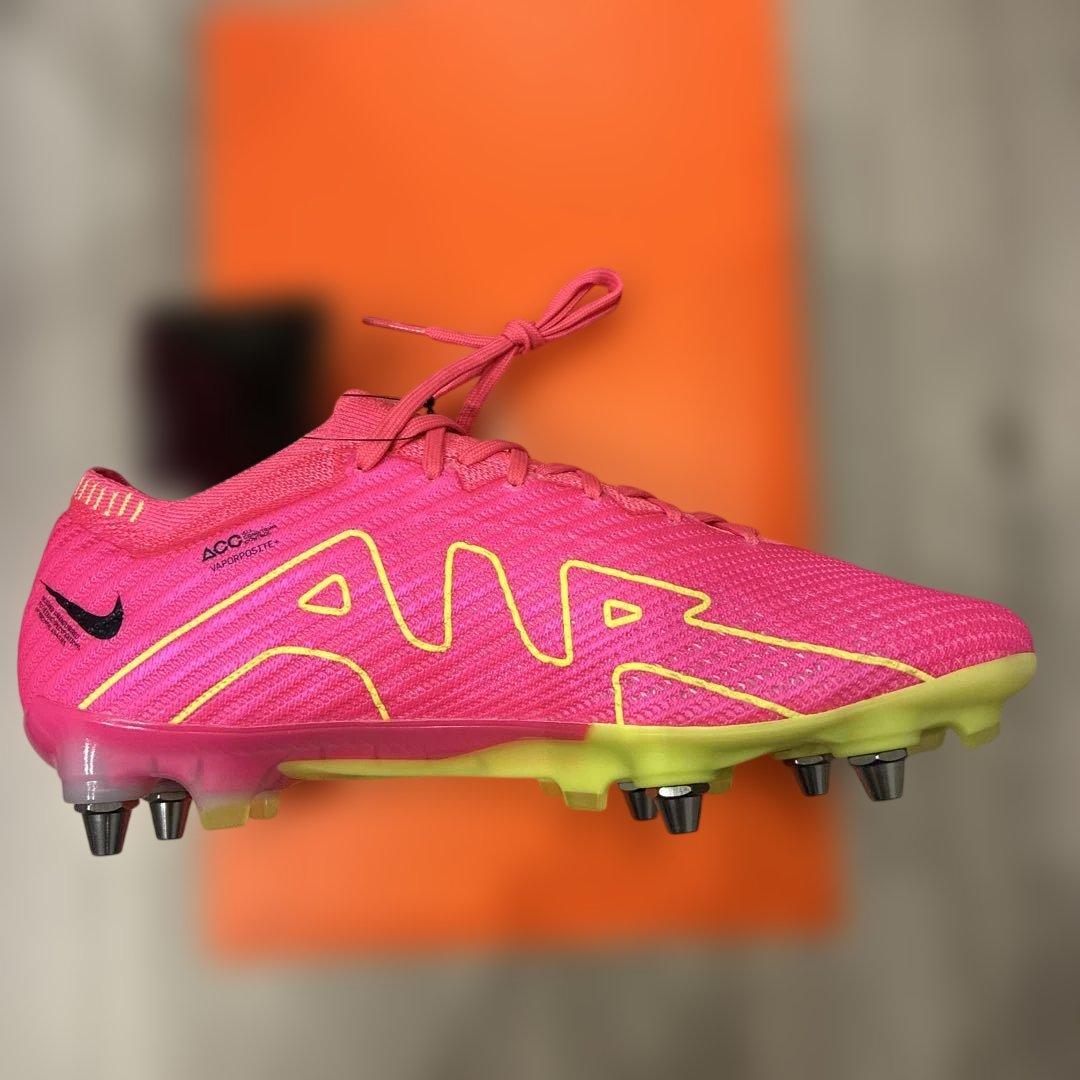 新品☆NIKEナイキズームヴェイパー15エリート　25.5cm サッカーピンク