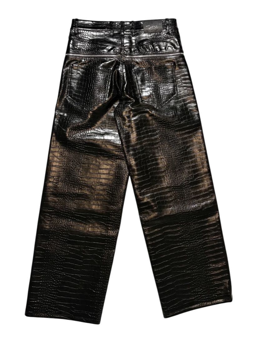 新品・未使用】goar archive クロコレザーパンツ XL - メルカリ