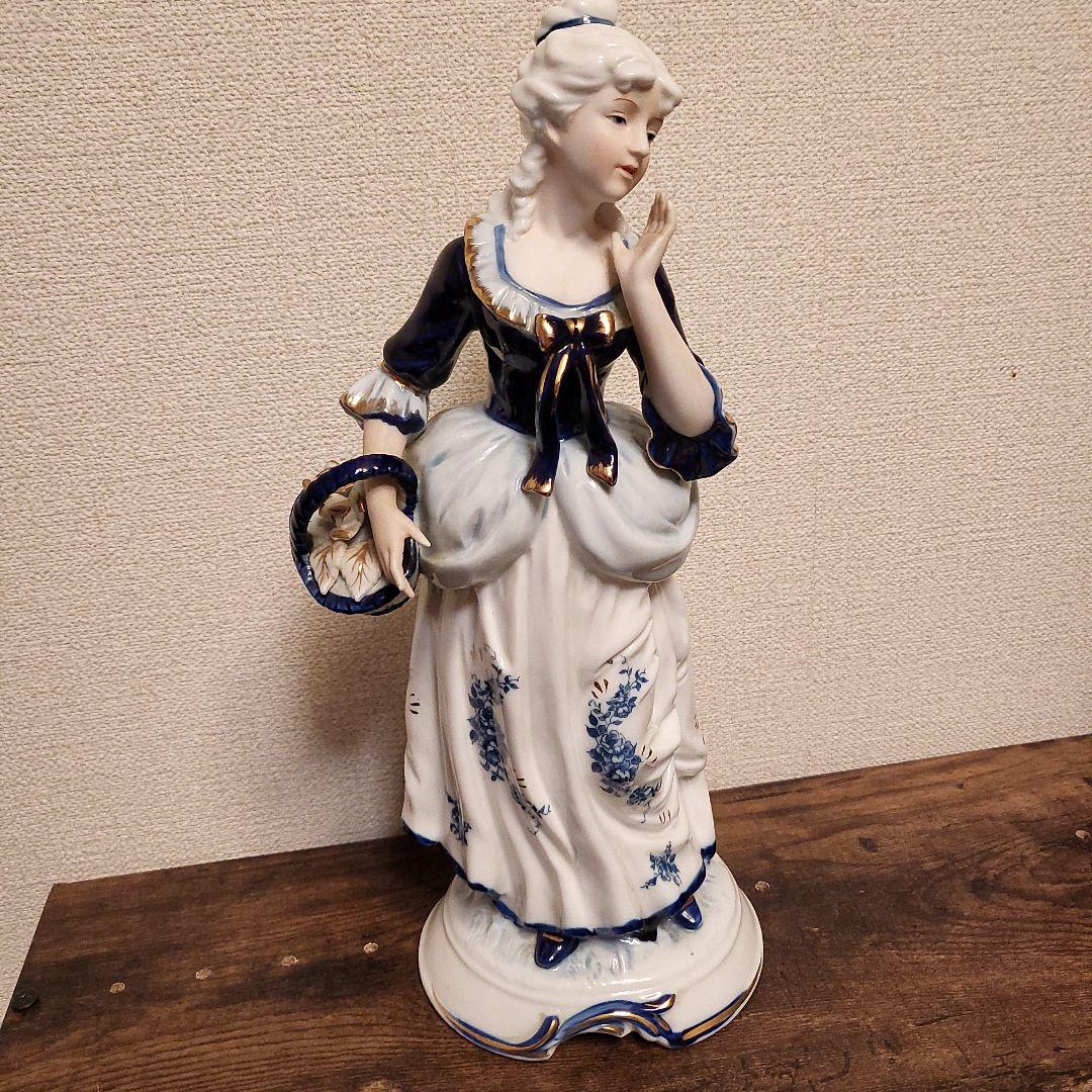 KPM、ベルリン王立磁器製陶所、陶器人形、花籠を持つ女性 - メルカリ