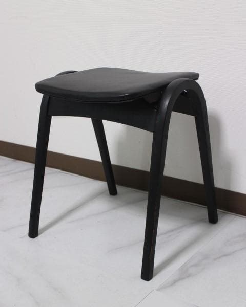 美品 秋田木工 スタッキング スツール チェア 椅子 曲木 ① 美しい曲線と実用性を備えた 秋田木工スタッキングスツール | D&DEPARTMENT