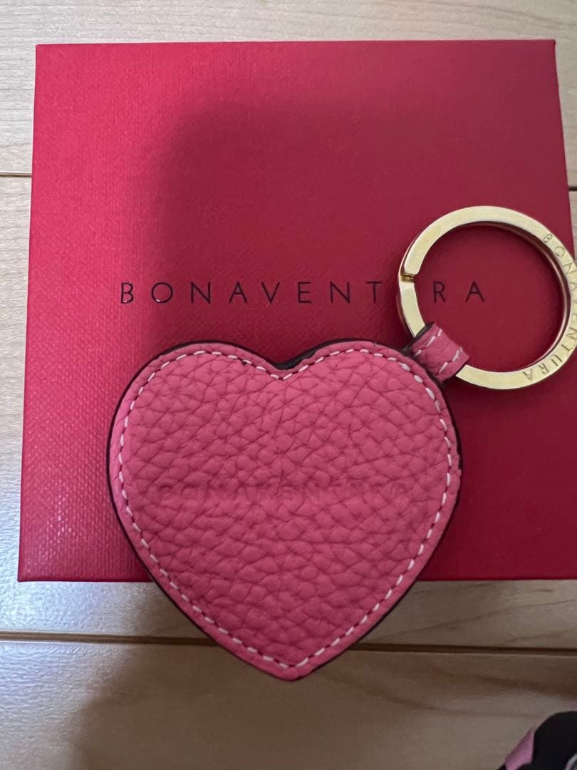 ボナベンチュラ ハート キーホルダー シュリンクレザー - メルカリ