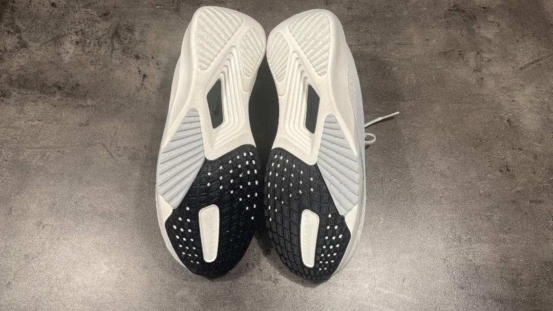 極美品✨ライバルフライ4✨NIKEランニングシューズ✨25.5cm