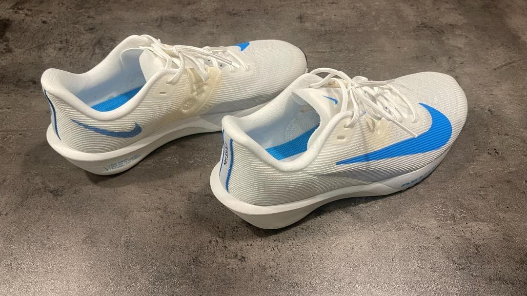 極美品✨ライバルフライ4✨NIKEランニングシューズ✨25.5cm