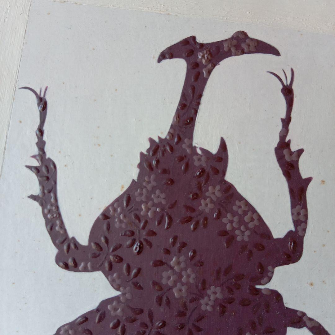 現代アート作品　松山賢　『抽象ガールと模様昆虫・白』（K.S.M.）