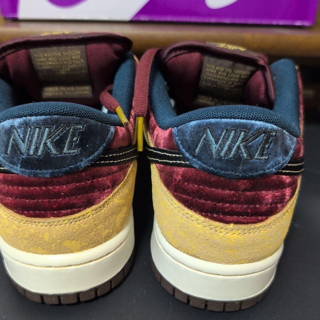 51 Nike SB Dunk Low Pro イエロー/バーガンディ