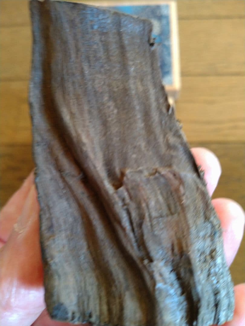 香木.伽羅.沈香.六国五味. 36.31g 木箱入り