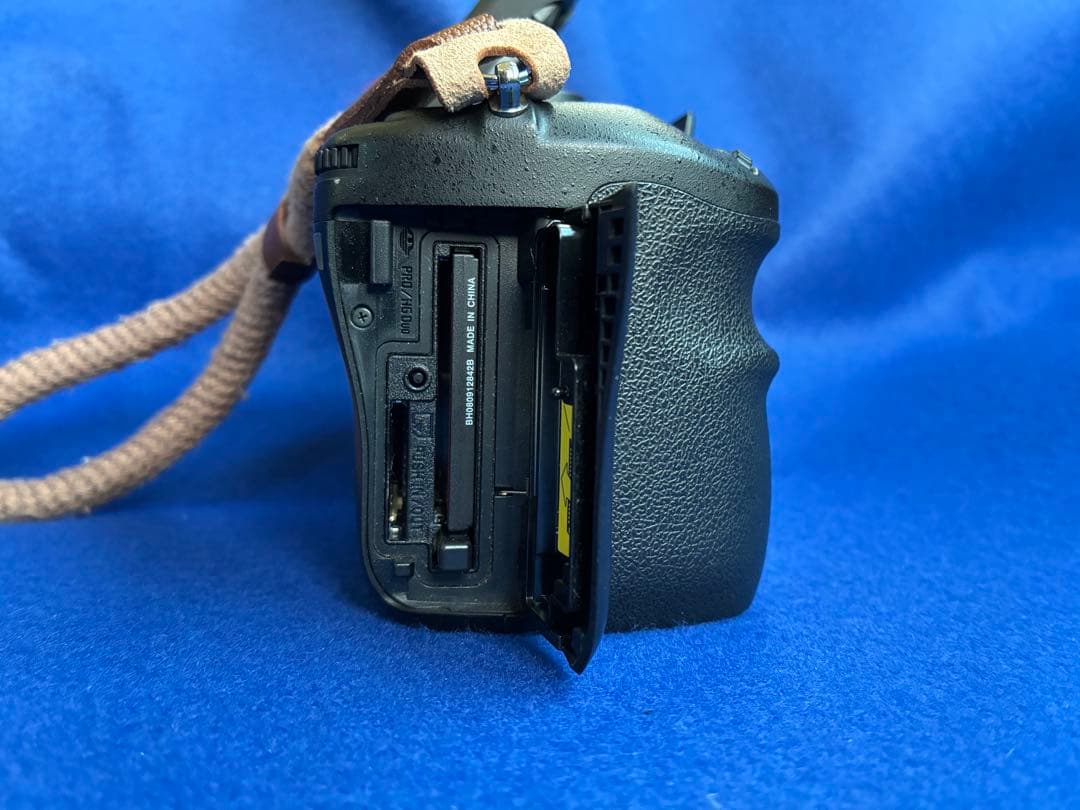 セット】SONY α700 + 単焦点 ＋ バッテリー2個＋充電器 特別