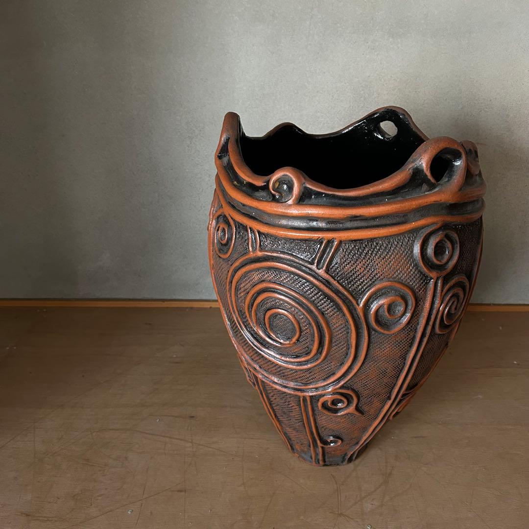 【陶器】縄文土器のような模様の傘立て 陶器】縄文土器のような模様の傘立て - メルカリ