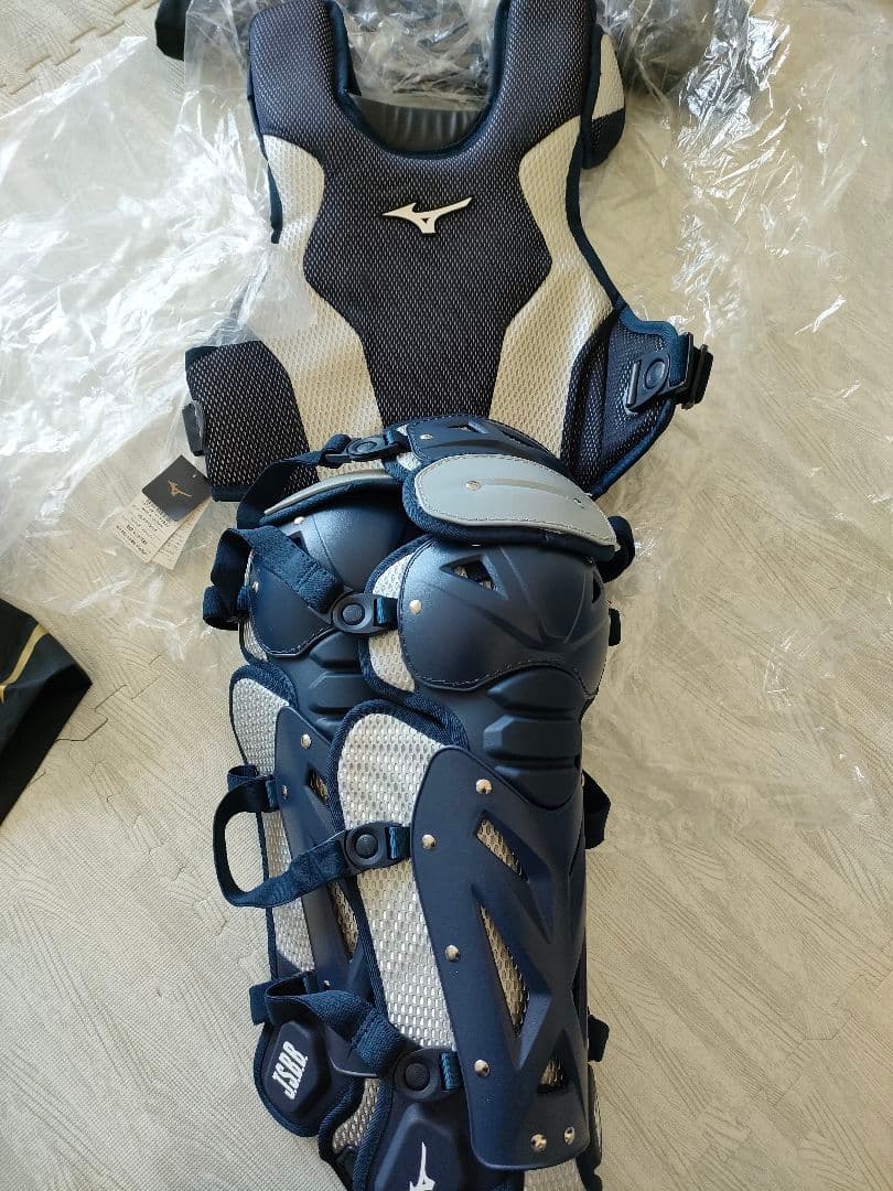 ミズノプロ　キャッチャー防具セットМサイズ　ネイビー✕シルバー ミズノプロ キャッチャー防具セットМサイズ ネイビー✕シルバー 【公式