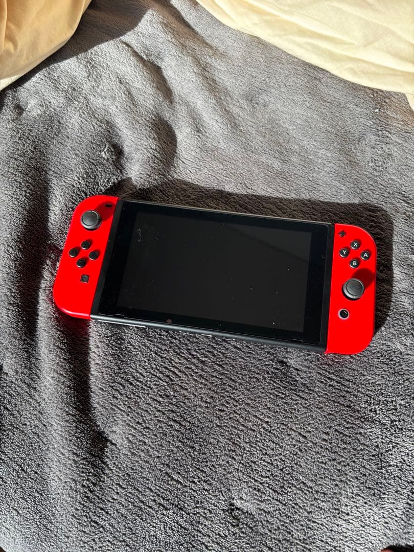 Nintendo Switch 本体 赤 Joy-Con Nintendo Switch Console with Neon Blue and Red Joy-Con, 32GB