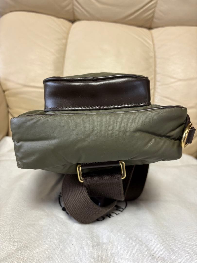 ハンティングワールド ボディバッグ バチューレザー モスグリーン 美品