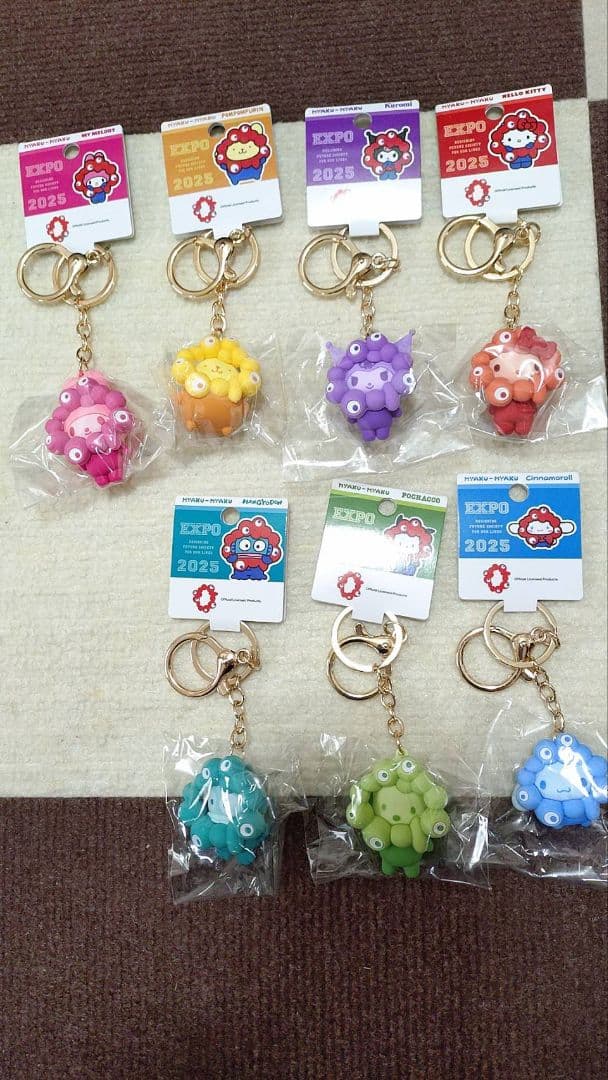 【新品】EXPO2025 サンリオ推しカラーキーホルダー 7個セット sanrio（サンリオ） ミャクミャク なりきり立体マスコットクリアカラー