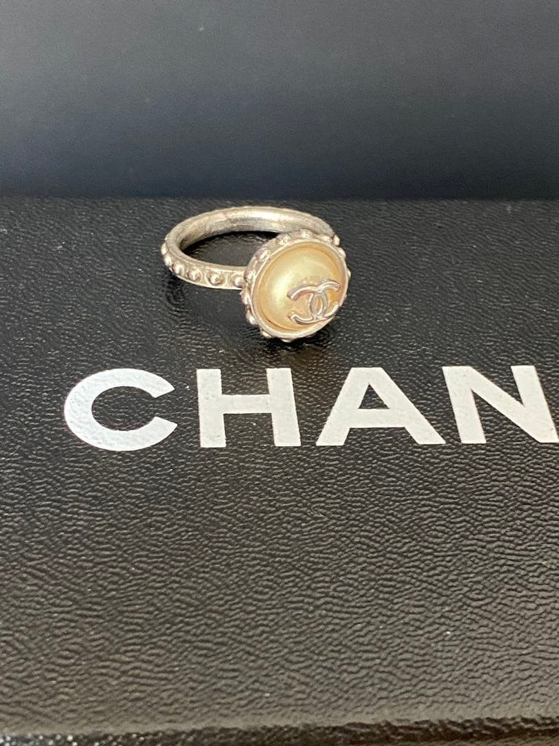 みーたん様専用 シャネル 超美品 ロゴ入りパール調リング サイズ12号