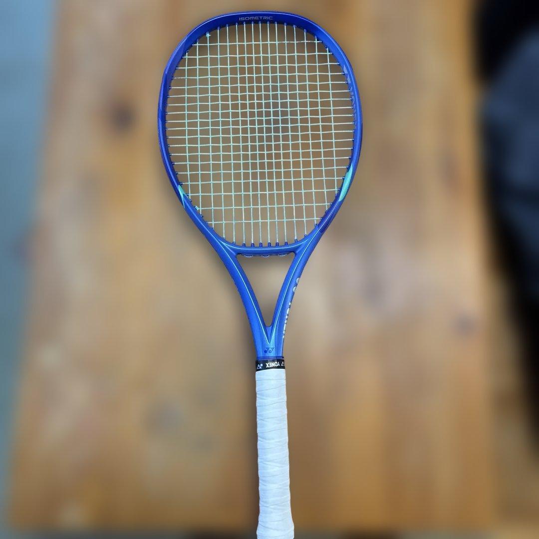 YONEX Ezone 100 テニスラケット(G2) EZONEのブラック／グレーを2023年4月中旬より数量限定で発売｜NEWS