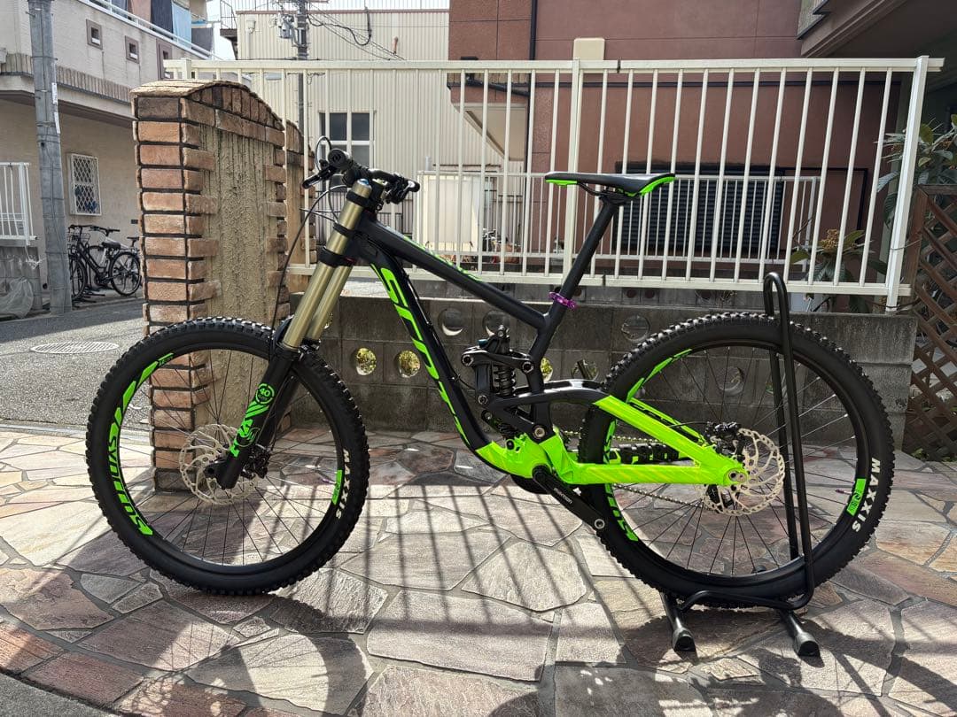Scott GAMBLER 730 スコット　ギャンブラー　ダウンヒルバイク 2017 Scott Gambler 730 Bike - Reviews, Comparisons, Specs - Bikes