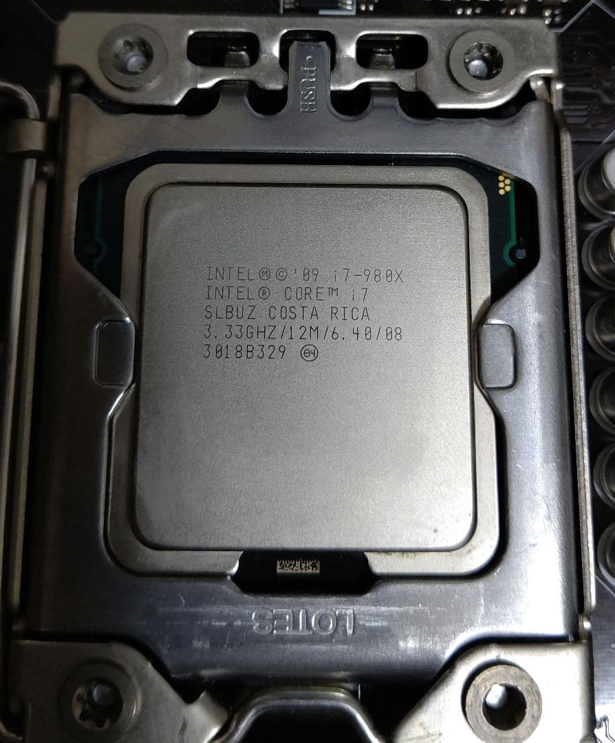 Intel cpu Corei7 980X と960 マザボ等付き Intel cpu Corei7 980X と960 マザボ等付き