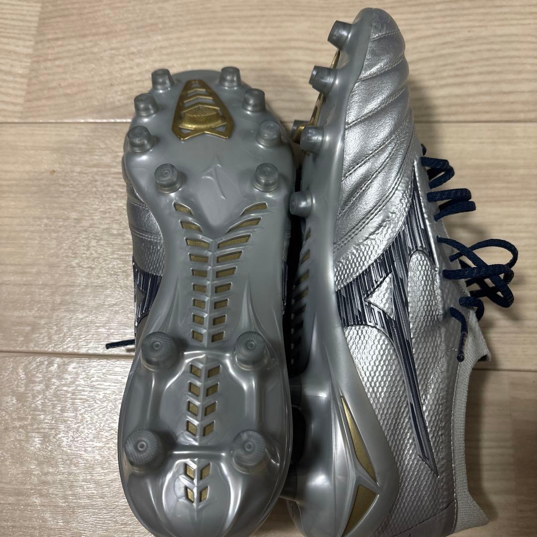 モレリアネオ4β ミズノ　シルバー　26.0cm