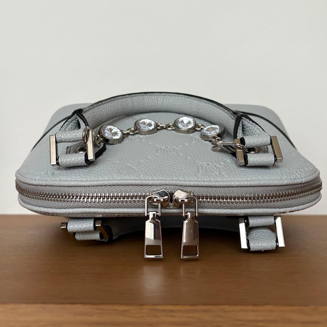 pium ビジュー付きpiumモノグラムミニバッグ ブルーグレー - メルカリ