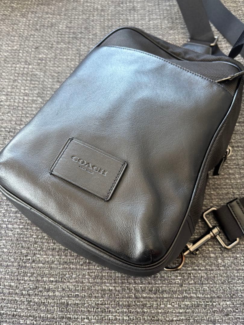 近年モデル 極美品コーチ COACH メンズ ボディバッグ レザー 斜め掛け