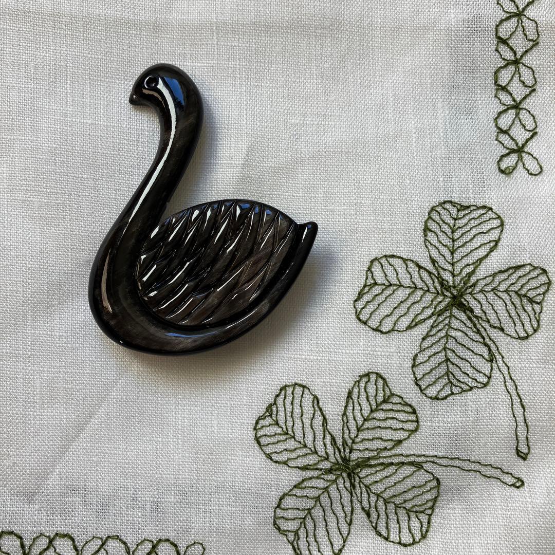Sally Scott 黒鳥 水牛の角 ブローチ si-si-si (スースースー) BIRD 水牛ブローチ