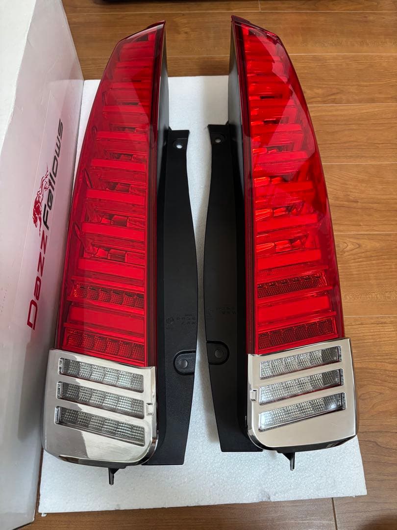 DazzFellows プレミアムLEDテールランプ 80系ノア ヴォクシー - メルカリ