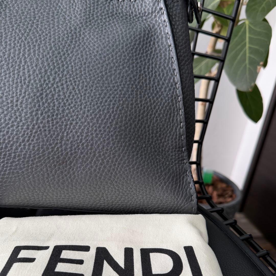 FENDI セレリア ピーカブー レギュラー アスファルトグレー×ミルク