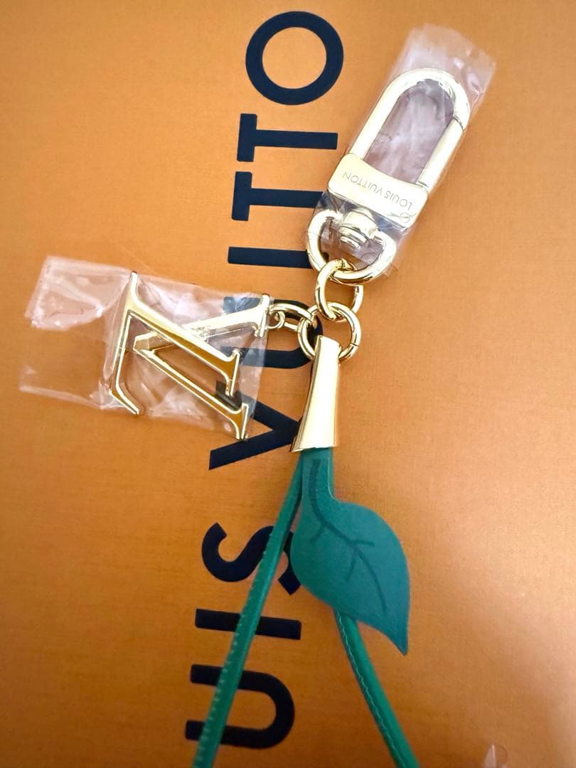 新品未使用♪ 第3章LV × TM バッグチャーム・チェリー M02476 - メルカリ