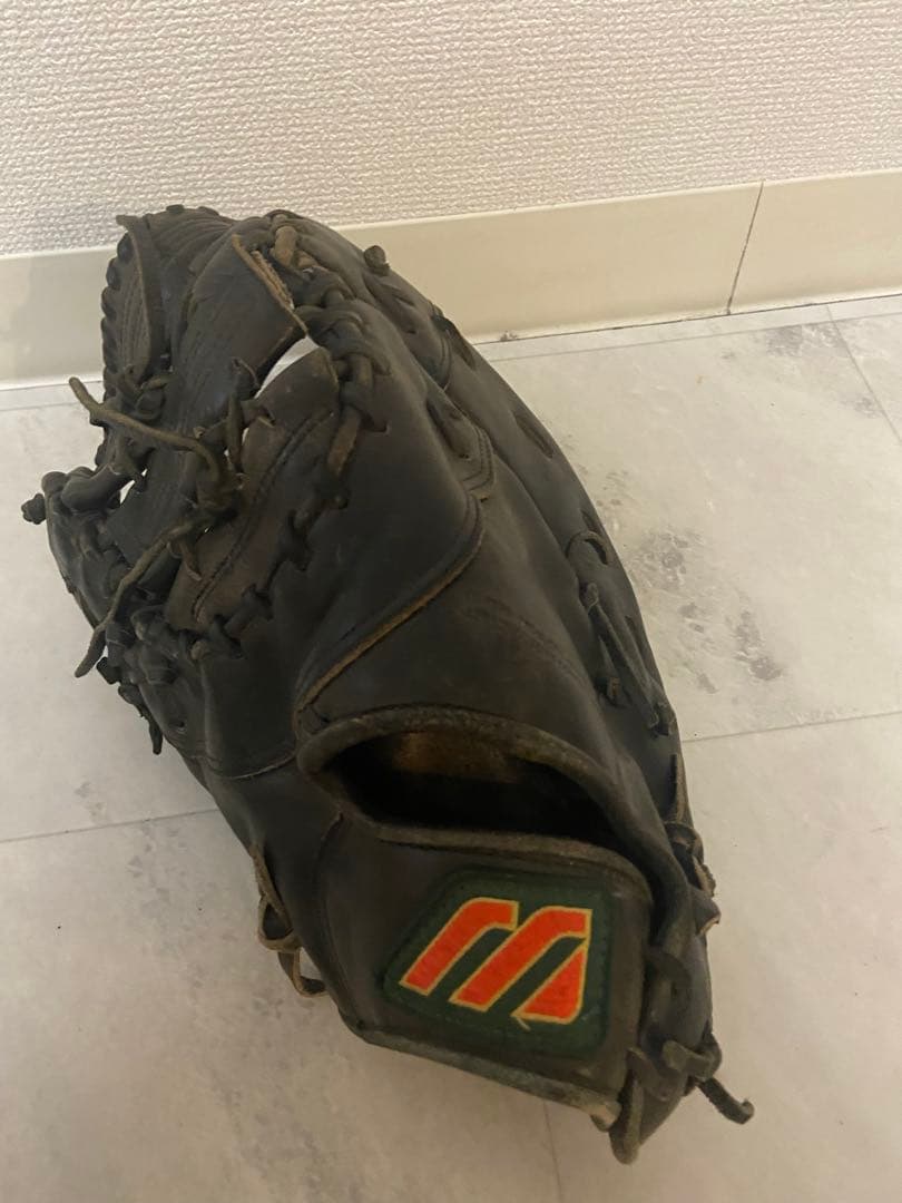 ミズノ赤ビューレザー製 軟式野球 左利き用ファーストミット ミズノ赤ビューレザー製 軟式野球 左利き用ファーストミット ミズノ赤